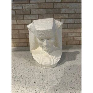 Hummel Figurine SISTER M.I. HUMMEL White Nun BUST HU2 1969‎ -